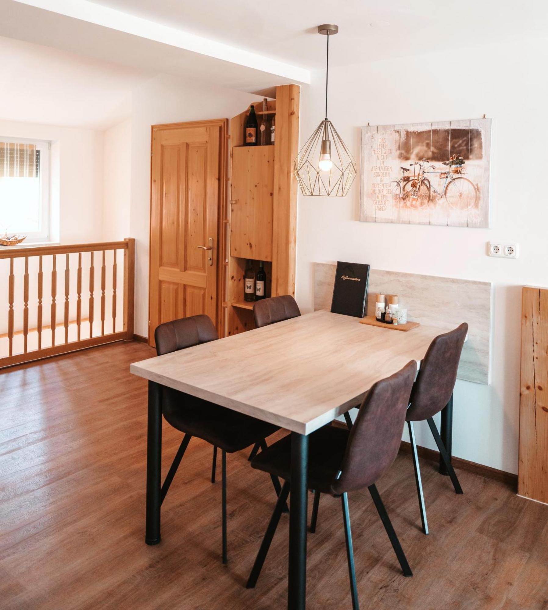Ferienwohnungen Karin Am Seggauberg Leibnitz Habitación foto