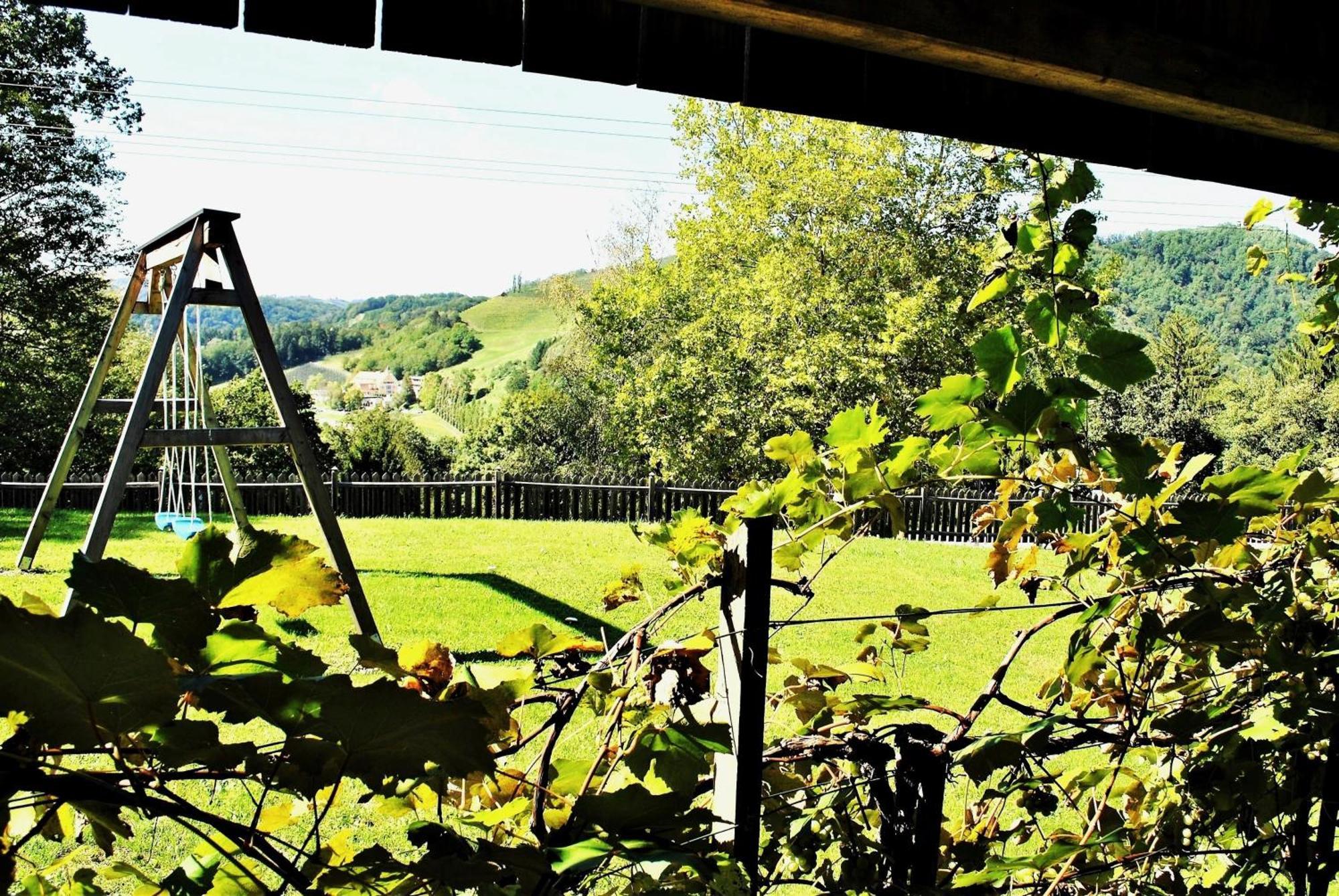 Ferienwohnungen Karin Am Seggauberg Leibnitz Exterior foto